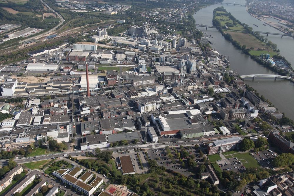 Luftaufnahme Wiesbaden - Werksgelände des Chemieproduzenten Dyckerhoff AG in Wiesbaden im Bundesland Hessen