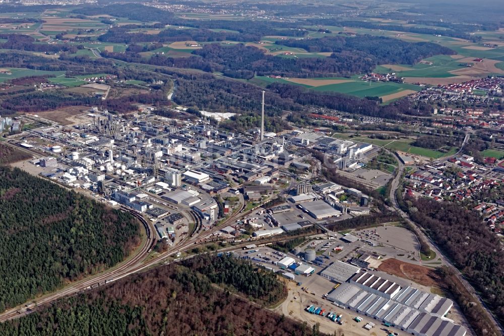 Luftaufnahme Burgkirchen an der Alz - Werksgelände des Chemieproduzenten Dyneon in Gendorf Burgkirchen an der Alz im Bundesland Bayern