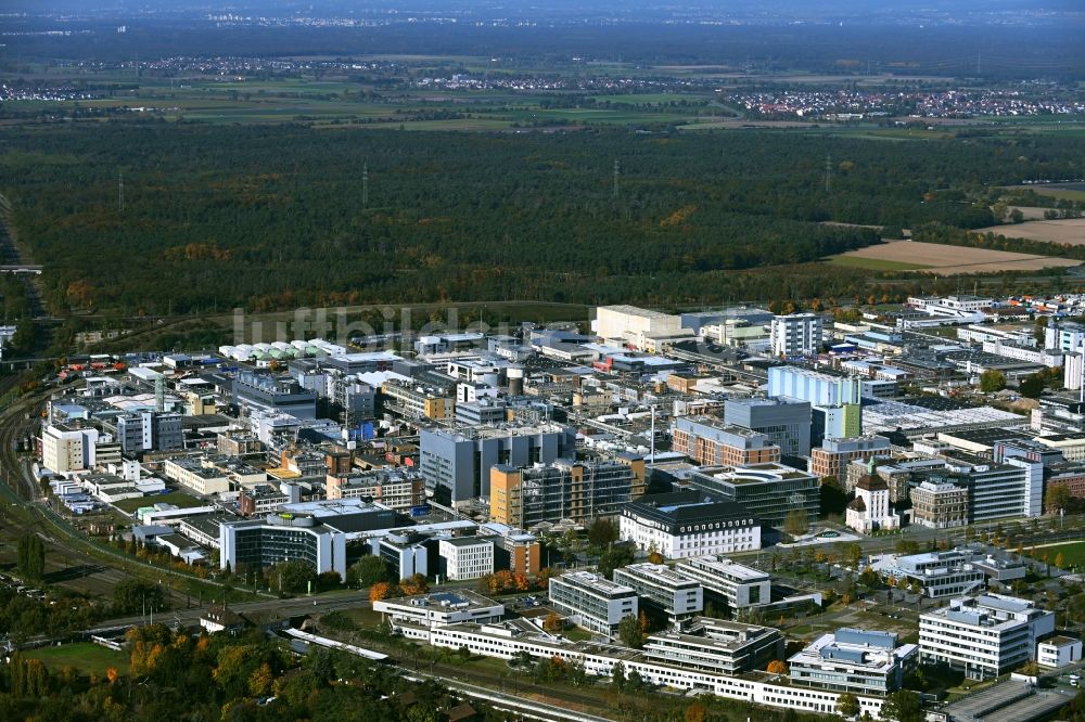 Luftaufnahme Darmstadt - Werksgelände des Chemieproduzenten Merck KGaA in Darmstadt im Bundesland Hessen, Deutschland