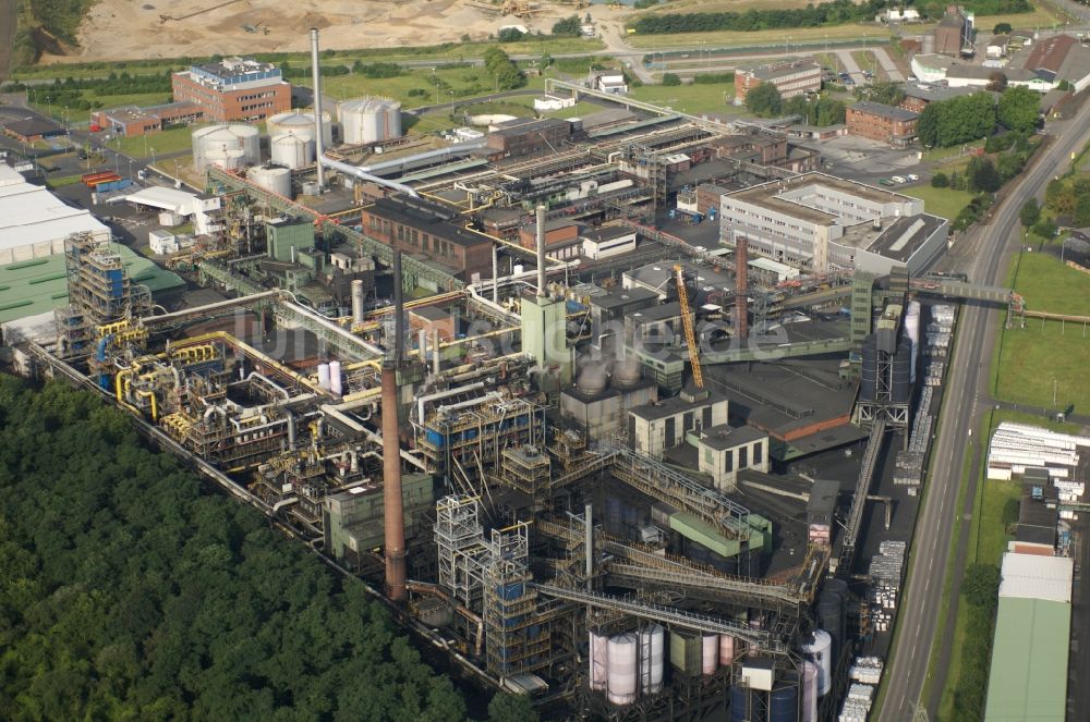 Köln aus der Vogelperspektive: Werksgelände des Chemieproduzenten Orion Engineered Carbons GmbH im Ortsteil Hönningen in Köln im Bundesland Nordrhein-Westfalen, Deutschland