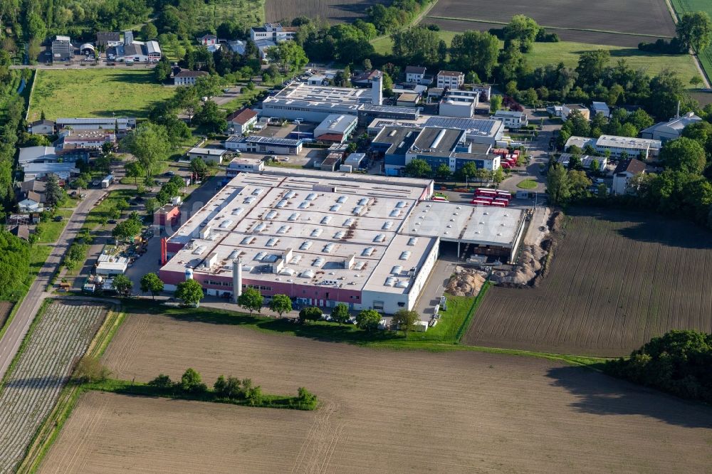 Neureut aus der Vogelperspektive: Werksgelände der Coca-Cola European Partners Deutschland GmbH in Neureut im Bundesland Baden-Württemberg, Deutschland