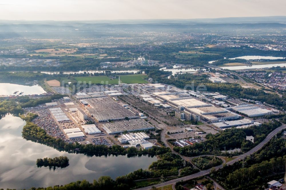Luftaufnahme Wörth am Rhein - Werksgelände des Daimler Automobilwerk Wörth in Wörth am Rhein im Bundesland Rheinland-Pfalz, Deutschland