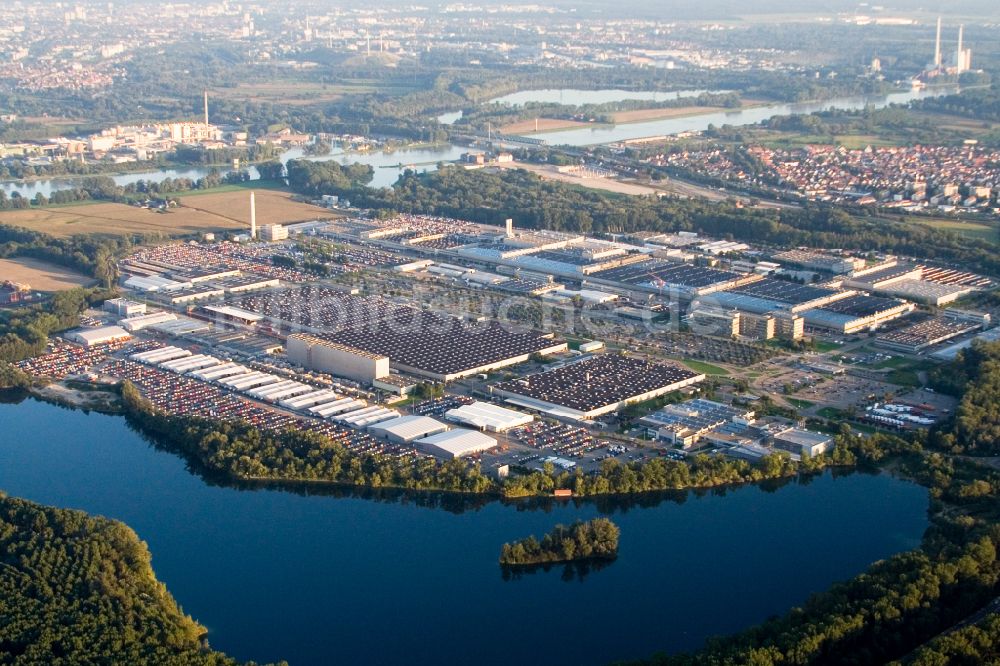 Wörth am Rhein von oben - Werksgelände der Daimler AG, LKW-Werk in Wörth am Rhein im Bundesland Rheinland-Pfalz, Deutschland