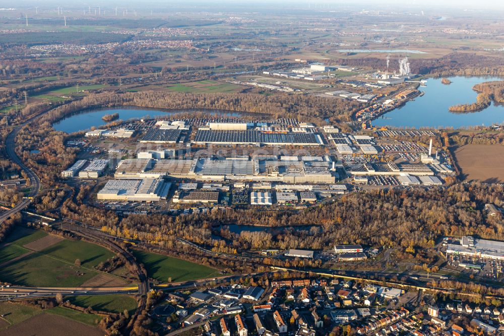 Luftaufnahme Wörth am Rhein - Werksgelände der Daimler AG, LKW-Werk in Wörth am Rhein im Bundesland Rheinland-Pfalz, Deutschland