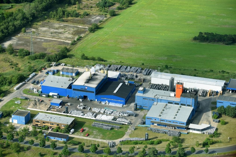 Luftbild Premnitz - Werksgelände der der Jacobi Carbons Service (Europe) GmbH an der Vistrastraße in Premnitz im Bundesland Brandenburg, Deutschland