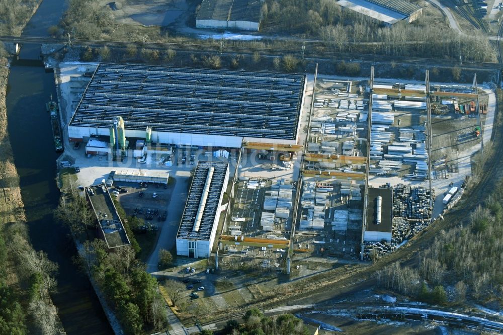 Luftbild Hennigsdorf - Werksgelände der der Palex Paletten Express & Logistics GmbH an der Veltener Straße in Hennigsdorf im Bundesland Brandenburg, Deutschland