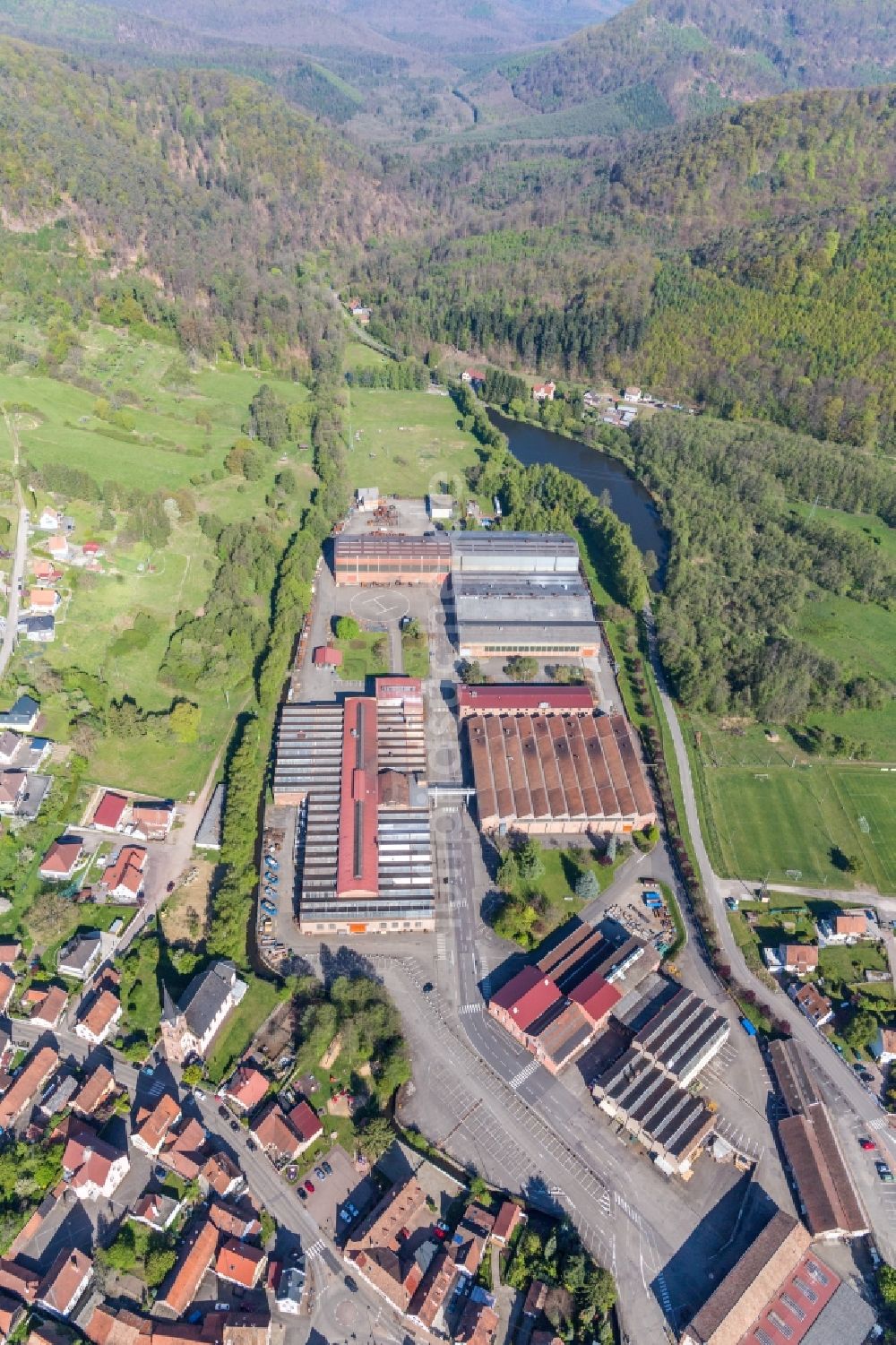 Luftbild Zinswiller - Werksgelände der De Dietrich Process Systems in Zinswiller in Grand Est, Frankreich