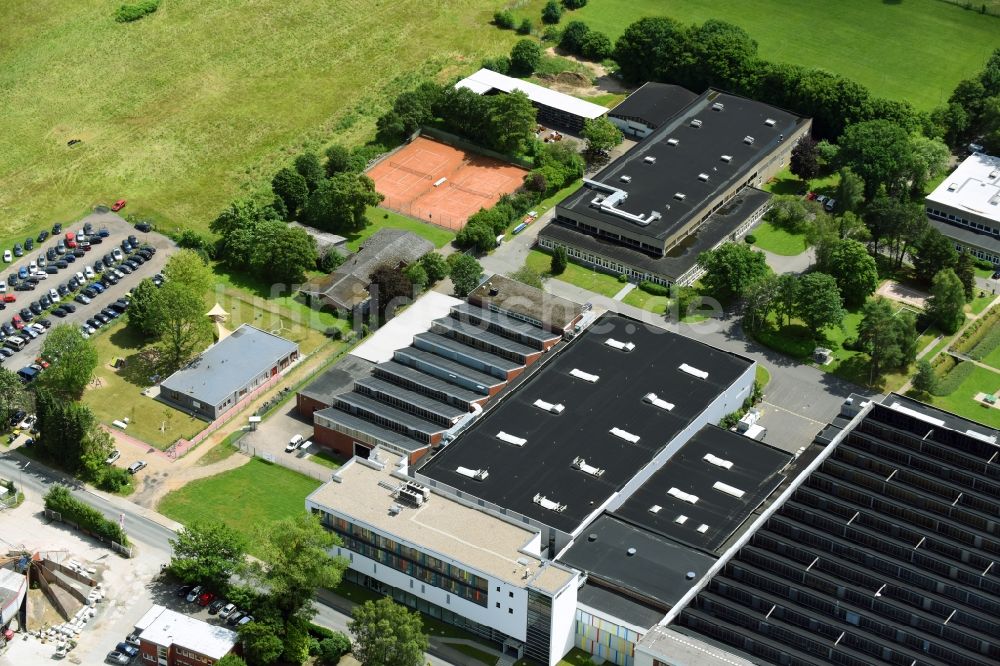Luftbild Schwarzenbek - Werksgelände der Fette Compacting GmbH entlang der Grabauer Strasse in Schwarzenbeck im Bundesland Schleswig-Holstein, Deutschland