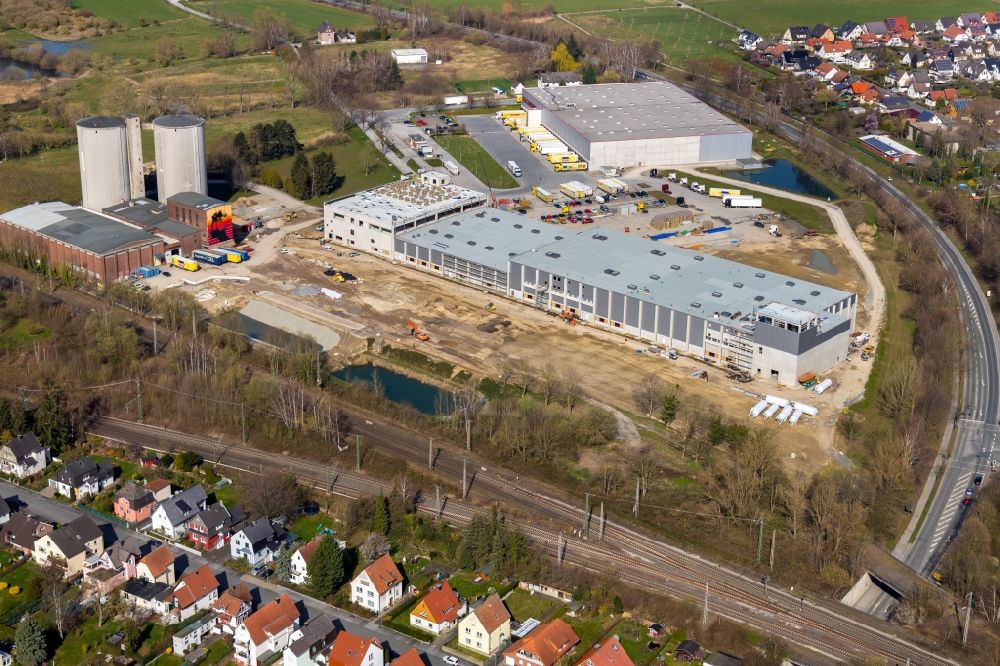 Luftbild Soest - Werksgelände der Firma Kuchenmeister mit neu erbauter Produktionshalle in Soest im Bundesland Nordrhein-Westfalen, Deutschland