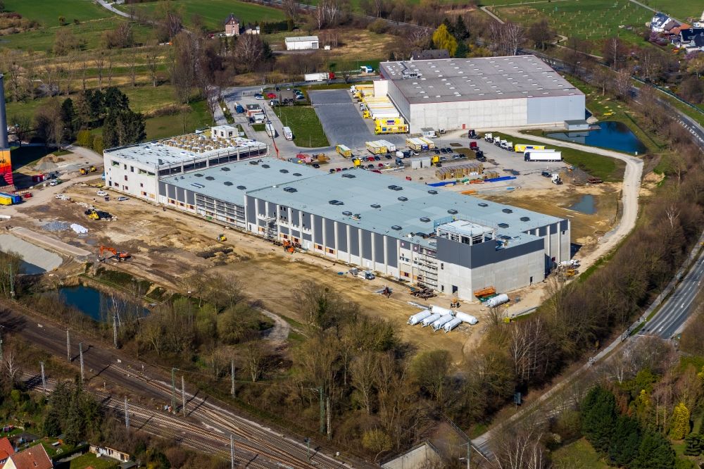 Luftaufnahme Soest - Werksgelände der Firma Kuchenmeister mit neu erbauter Produktionshalle in Soest im Bundesland Nordrhein-Westfalen, Deutschland