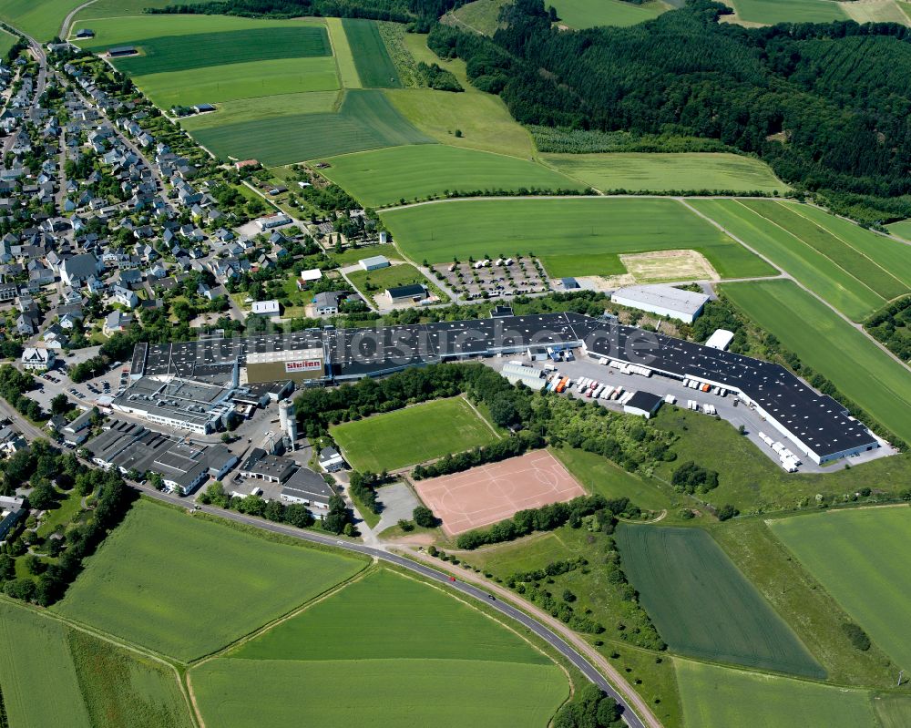 Luftaufnahme Mastershausen - Werksgelände der Firma Möbelwerke Mastershausen GmbH in Mastershausen im Bundesland Rheinland-Pfalz, Deutschland