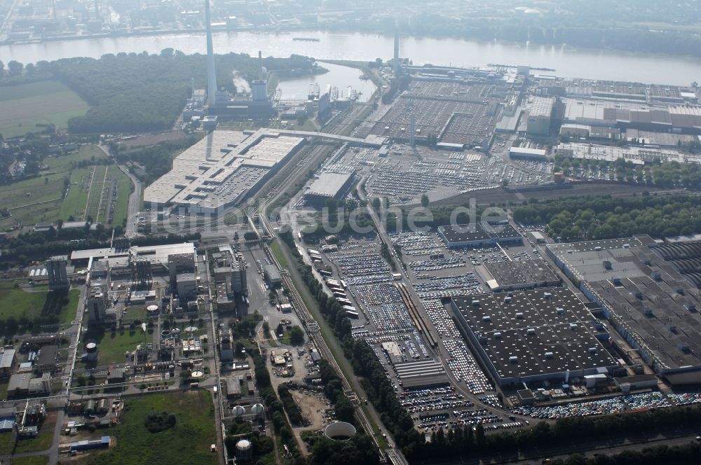 Luftaufnahme Köln - Werksgelände der Ford-Werke GmbH entlang der Henry-Ford-Strasse im Ortsteil Niehl in Köln im Bundesland Nordrhein-Westfalen, Deutschland