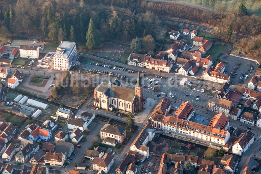 Luftaufnahme Niederbronn-les-Bains - Werksgelände der Giesserei FONDERIE DE NIEDERBRONN in Niederbronn-les-Bains in Grand Est, Frankreich