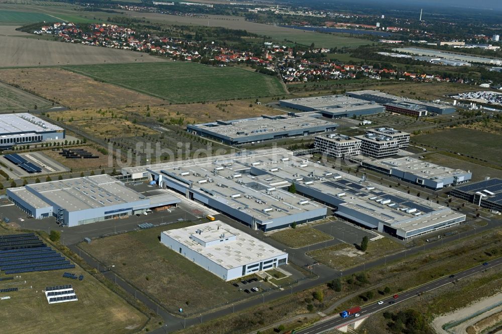 Bitterfeld-Wolfen von oben - Werksgelände der Hanwha Q CELLS GmbH im Ortsteil Thalheim in Bitterfeld-Wolfen im Bundesland Sachsen-Anhalt, Deutschland