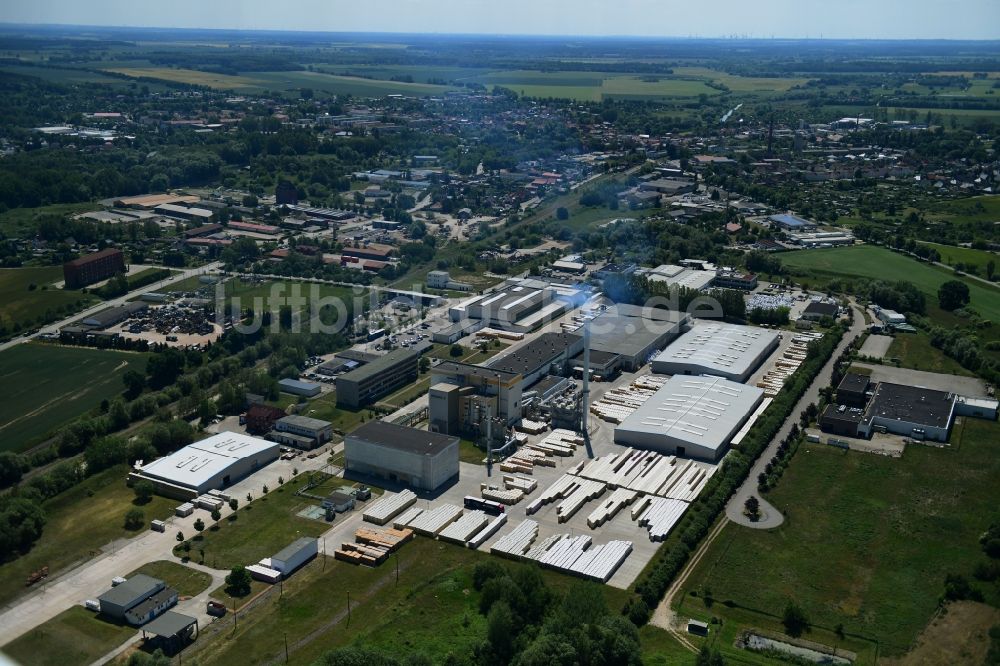 Luftaufnahme Lübz - Werksgelände IsoVer an der Industriestraße in Lübz im Bundesland Mecklenburg-Vorpommern, Deutschland