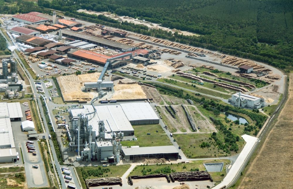 Baruth/Mark von oben - Werksgelände der Klenk Holz AG mit eigenen Biomasse- Heizkraftwerk in Baruth/Mark im Bundesland Brandenburg
