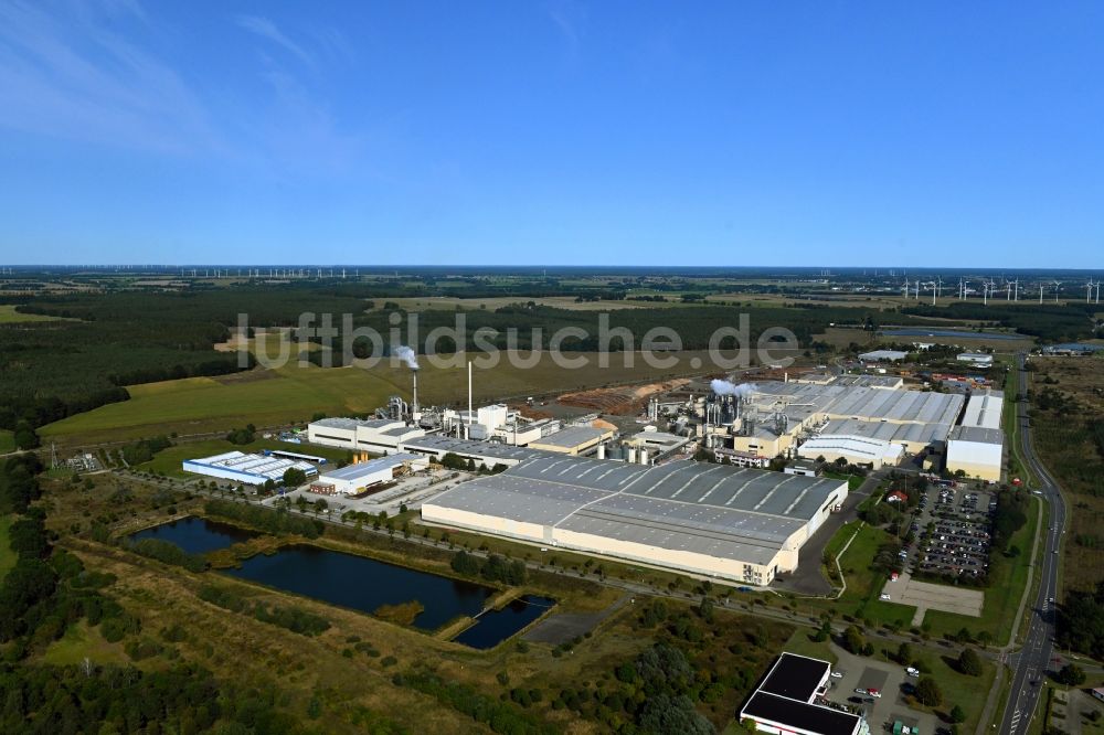 Luftaufnahme Heiligengrabe - Werksgelände der KRONOTEX GmbH und in Heiligengrabe im Bundesland Brandenburg, Deutschland
