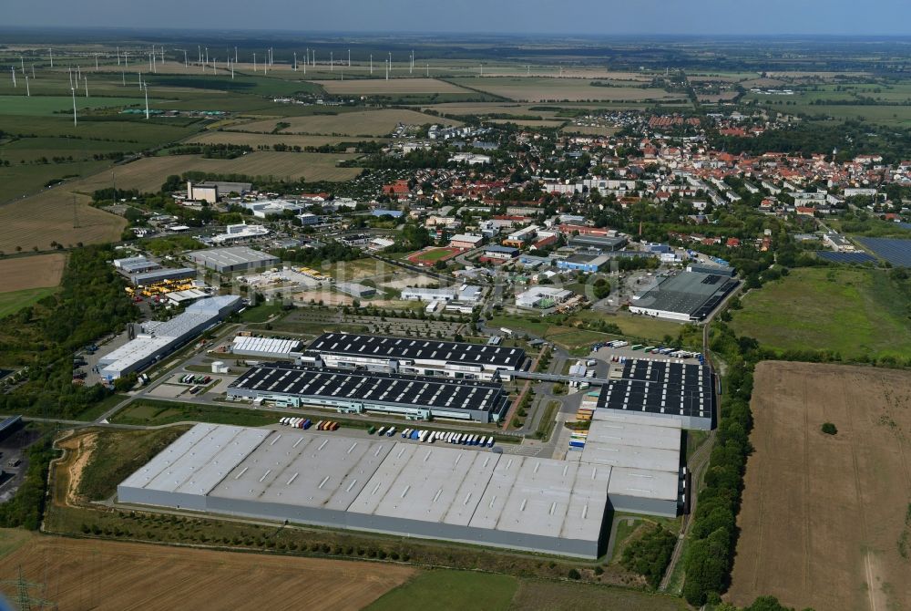 Luftaufnahme Nauen - Werksgelände und Logistikzentrum der BSH Hausgeräte GmbH in Nauen im Bundesland Brandenburg, Deutschland