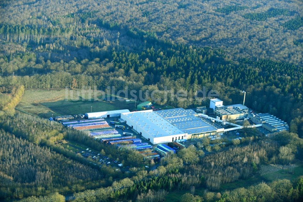 Aumühle von oben - Werksgelände der Nestlé Waters Deutschland Aktiengesellschaft in Aumühle im Bundesland Schleswig-Holstein, Deutschland