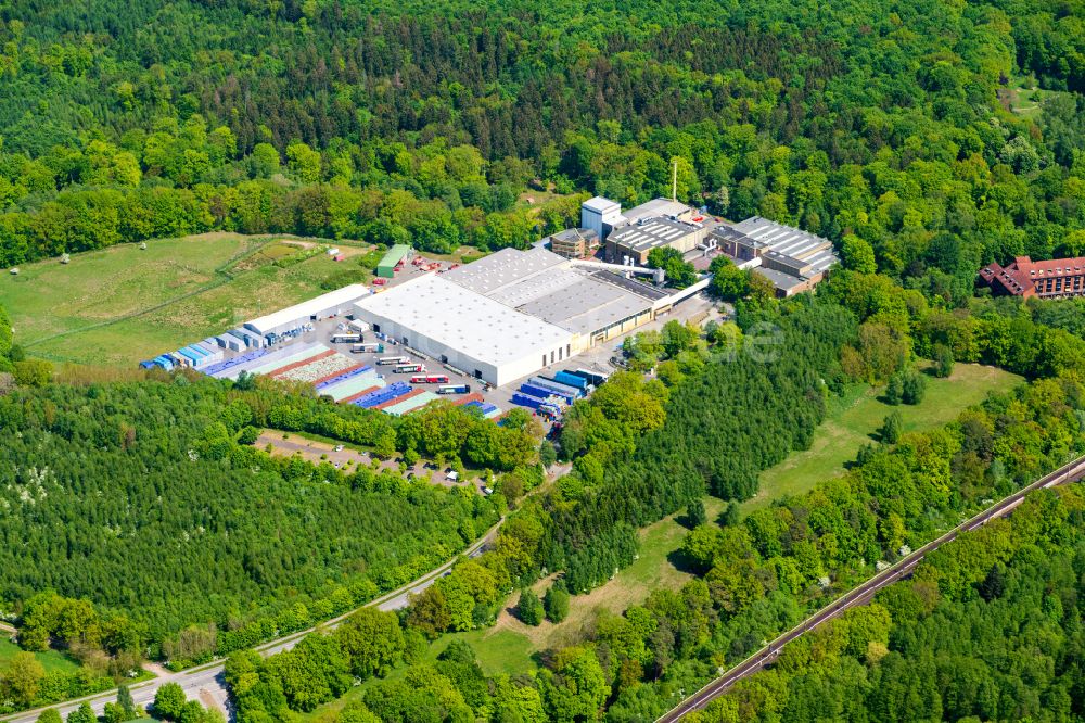 Luftaufnahme Aumühle - Werksgelände der Nestle Waters Deutschland Aktiengesellschaft in Aumühle im Bundesland Schleswig-Holstein, Deutschland