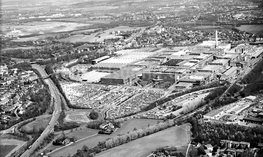 Bochum von oben - Werksgelände der Opel - AG im Ortsteil Langendreer in Bochum im Bundesland Nordrhein-Westfalen, Deutschland
