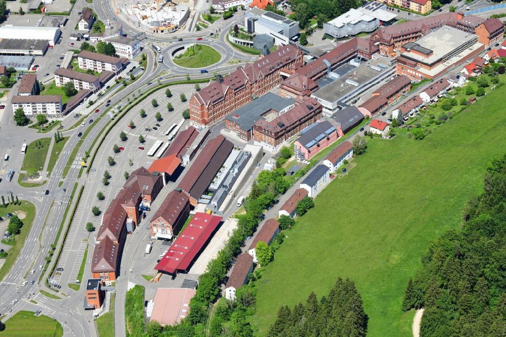 Luftaufnahme Tuttlingen - Werksgelände des Pharmaproduzenten Aesculap AG in Tuttlingen im Bundesland Baden-Württemberg, Deutschland