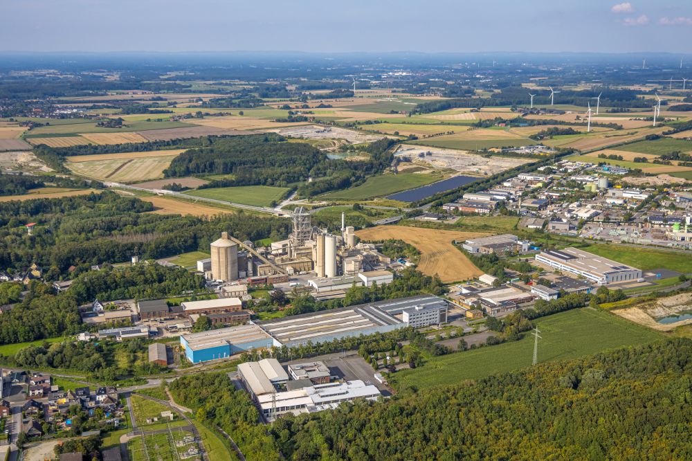 Beckum von oben - Werksgelände der PHOENIX Zementwerke Krogbeumker Holding GmbH & Co. KG in Beckum im Bundesland Nordrhein-Westfalen, Deutschland