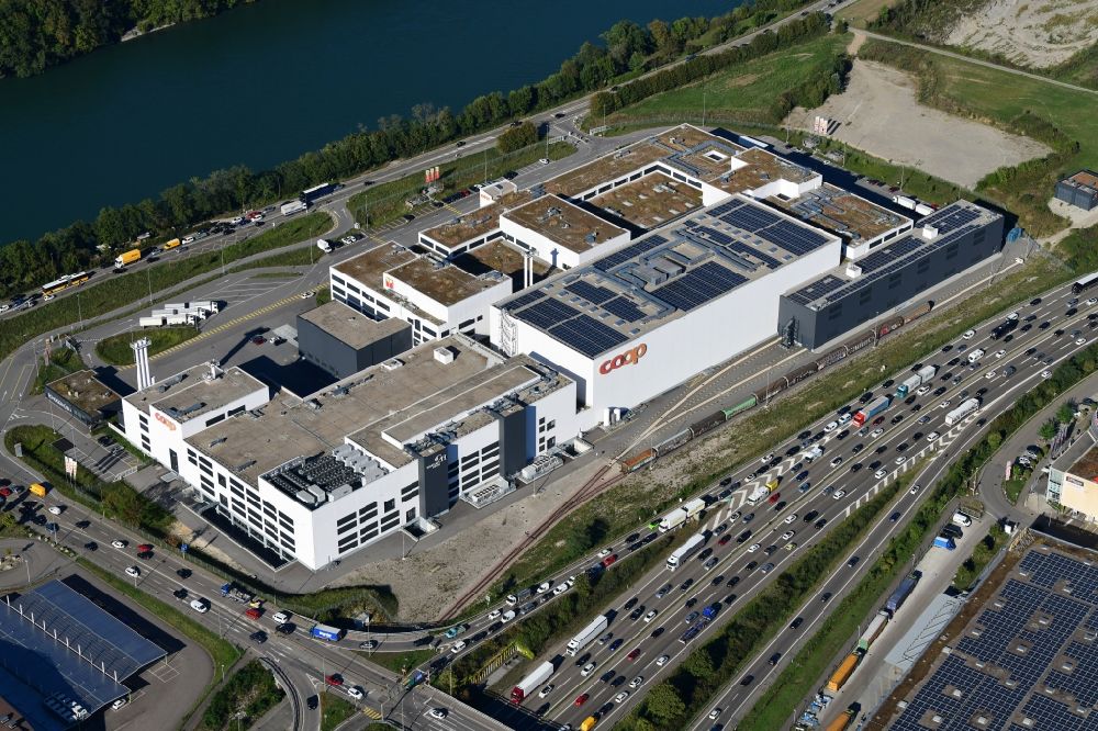 Pratteln von oben - Werksgelände und Produktionsstandort der Coop Genossenschaft für den Detailhandel und Grosshandel in Pratteln im Kanton Basel-Landschaft, Schweiz