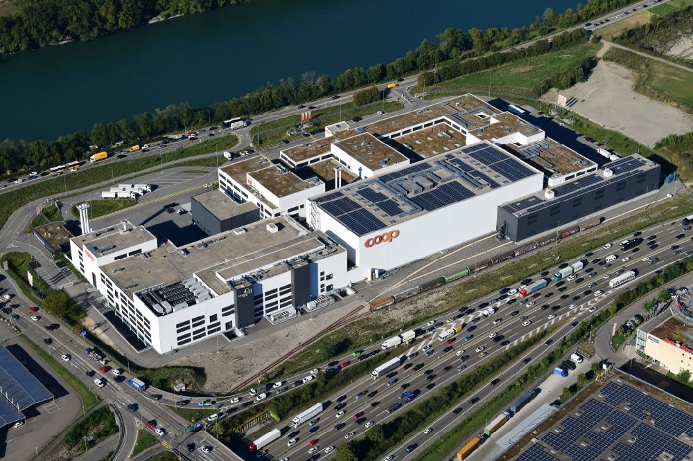 Pratteln von oben - Werksgelände und Produktionsstandort für den Detailhandel und Grosshandel der Coop Genossenschaft in Pratteln im Kanton Basel-Landschaft, Schweiz