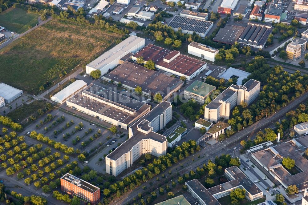 Karlsruhe aus der Vogelperspektive: Werksgelände Siemens im Ortsteil Knielingen in Karlsruhe im Bundesland Baden-Württemberg, Deutschland