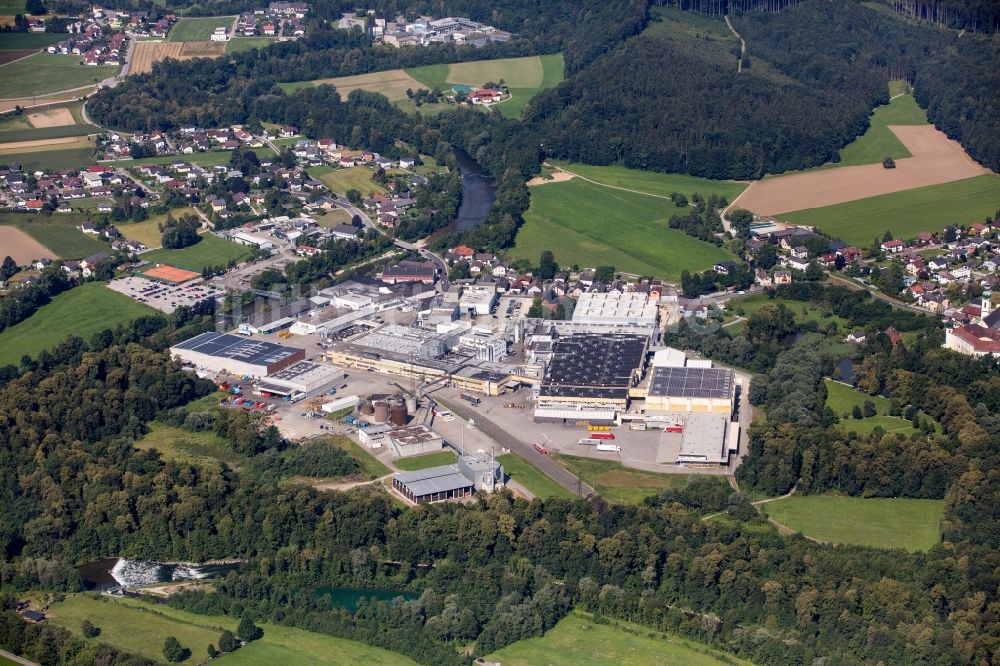 Attnang-Puchheim aus der Vogelperspektive: Werksgelände S. Spitz GmbH in Attnang-Puchheim in Oberösterreich, Österreich
