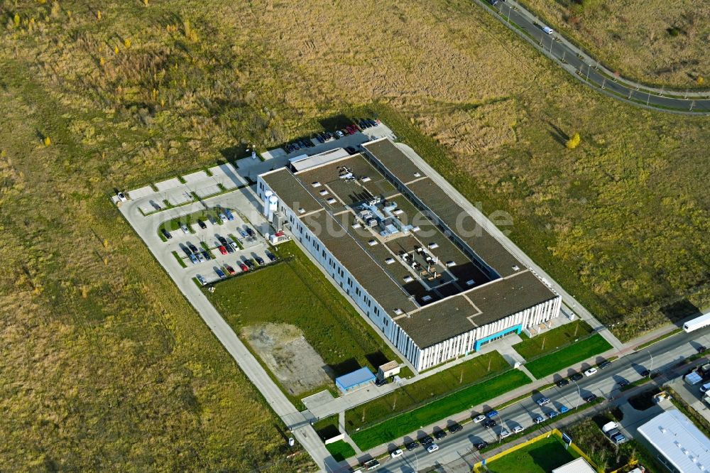 Luftbild Berlin - Werksgelände der Swissbit Germany AG im CleanTech Business Park im Ortsteil Marzahn in Berlin, Deutschland