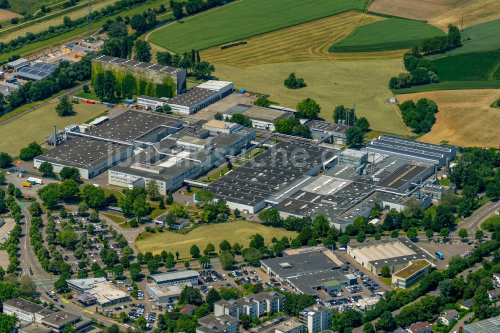 Luftaufnahme Offenburg - Werksgelände der Tesa plant Offenburg GmbH im Bundesland Baden-Württemberg, Deutschland
