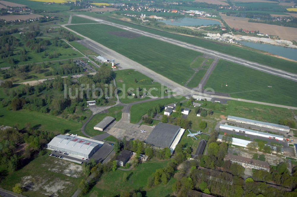 Luftaufnahme Altenburg-Nobitz - Werksgelände des Thielert-Konzerns auf dem Flugplatz Altenburg - Nobitz