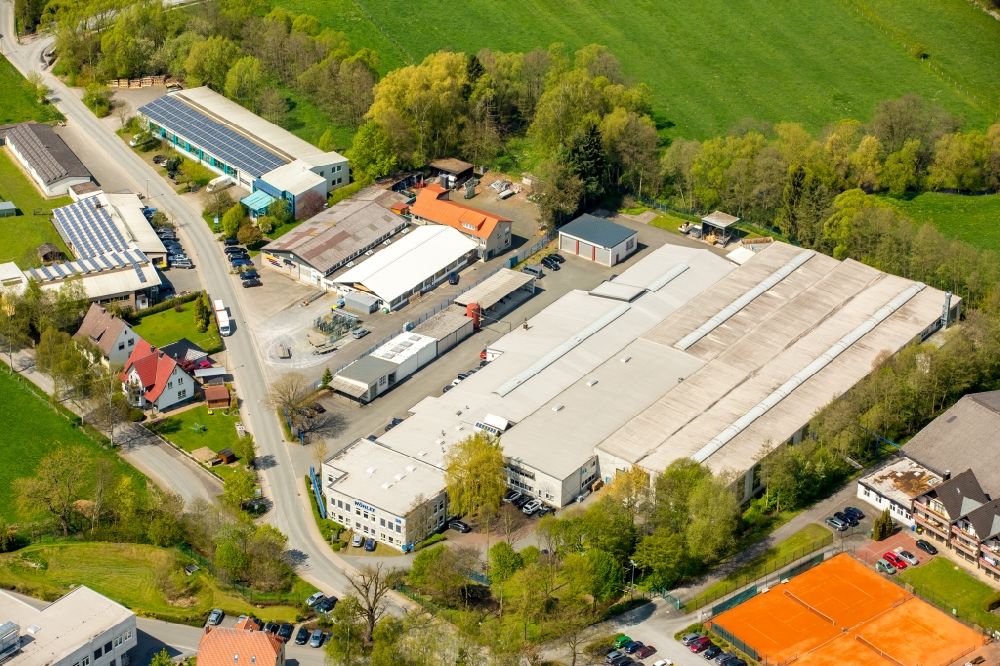 Luftbild Bad Wünnenberg - Werksgelände der Wöhler Technik GmbH am Wöhler-Platz in Bad Wünnenberg im Bundesland Nordrhein-Westfalen, Deutschland