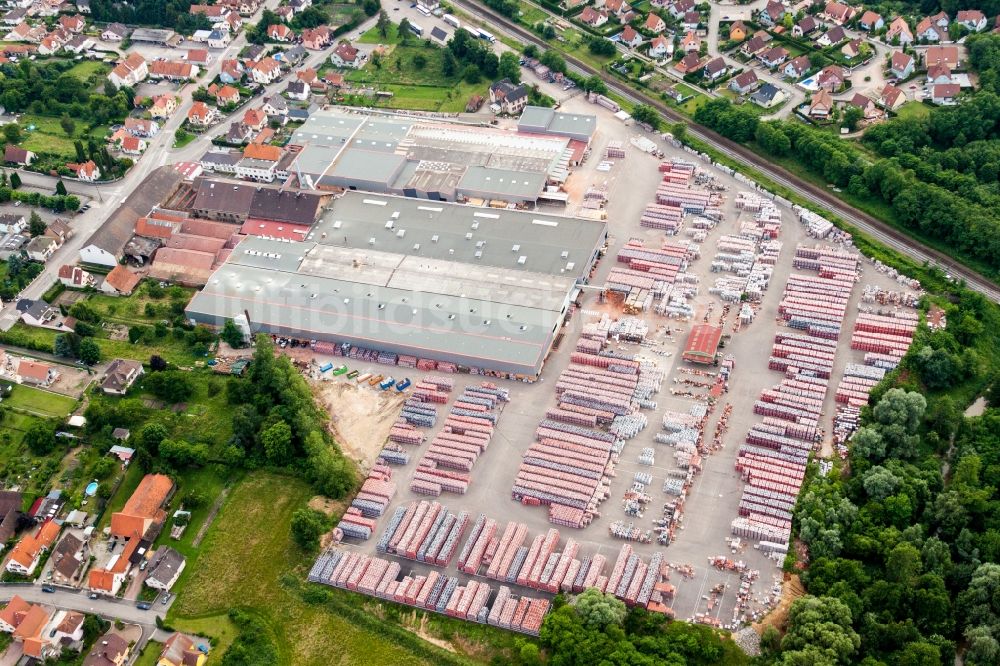 Seltz aus der Vogelperspektive: Werksgelände der Wienerberger Ziegelfabrik in Seltz in Grand Est, Frankreich