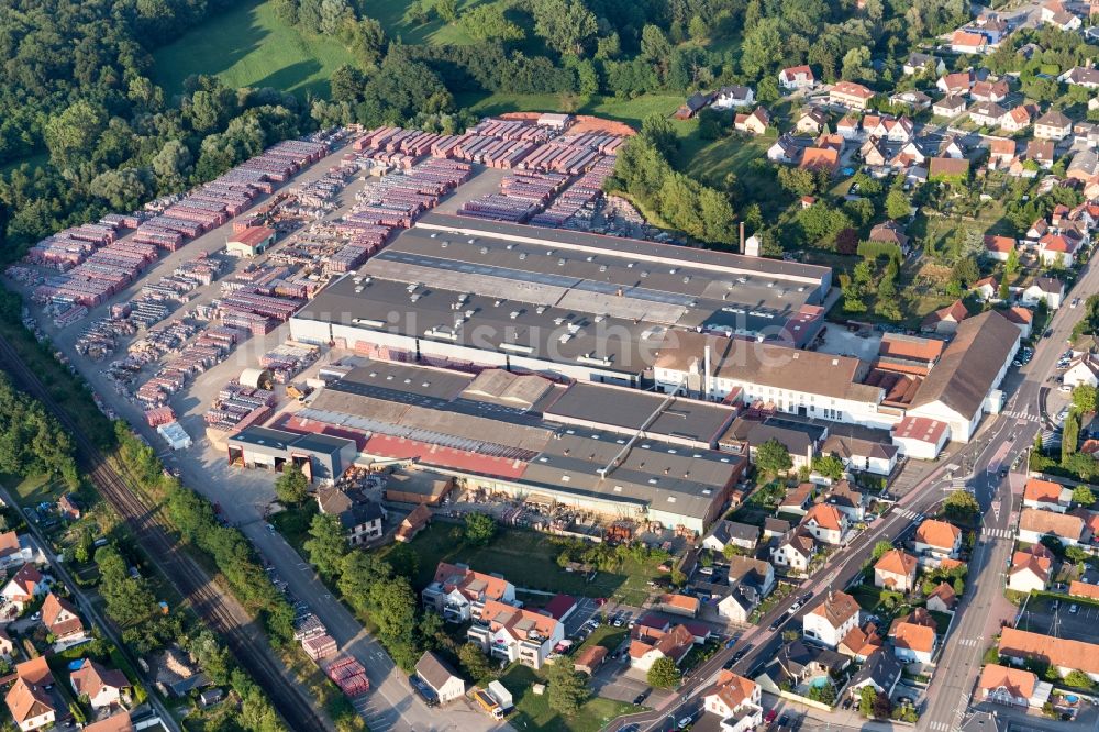 Luftbild Seltz - Werksgelände der Ziegelwerke Wienerberger in Seltz in Grand Est, Frankreich