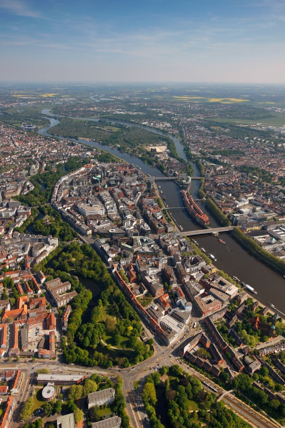 Bremen von oben - Weser in Bremen im gleichnamigen Bundesland