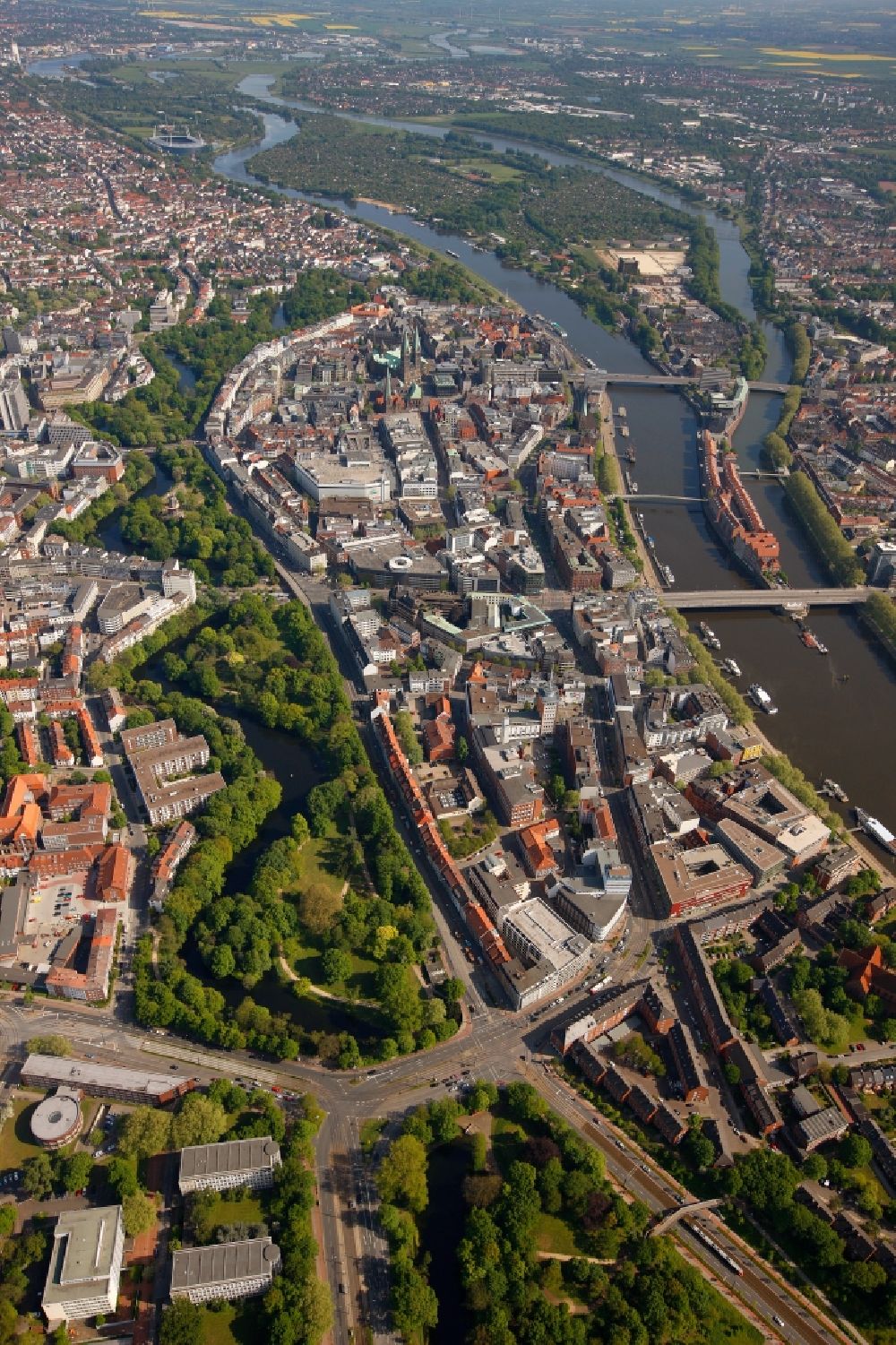 Bremen aus der Vogelperspektive: Weser in Bremen im gleichnamigen Bundesland