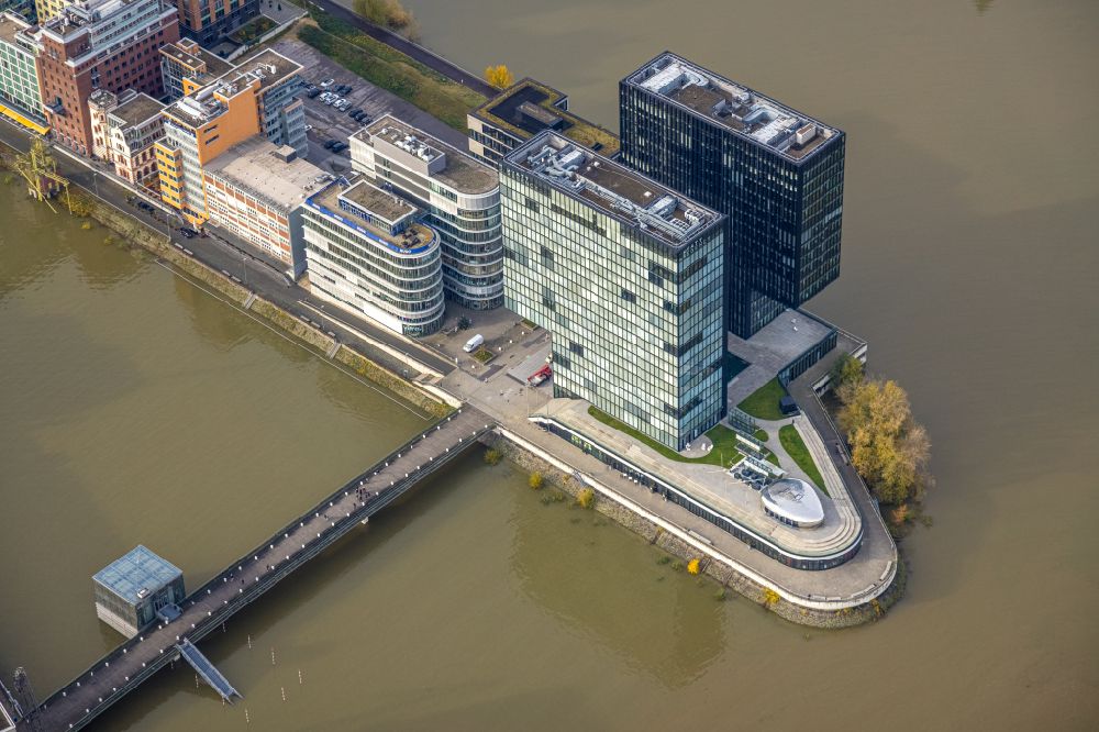 Luftbild Düsseldorf - Westlicher Medienhafen am Rheinufer in Düsseldorf im Bundesland Nordrhein-Westfalen, Deutschland