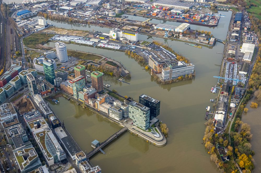 Luftbild Düsseldorf - Westlicher Medienhafen am Rheinufer in Düsseldorf im Bundesland Nordrhein-Westfalen, Deutschland