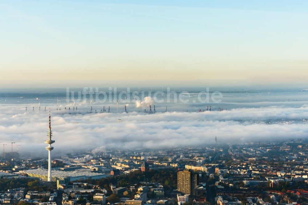 Luftbild Hamburg - Wetterlage mit schichtartiger Nebel- Bedeckung über Hamburg, Deutschland