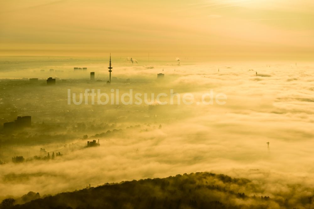 Luftaufnahme Hamburg - Wetterlage mit schichtartiger Nebel- Bedeckung in Hamburg, Deutschland