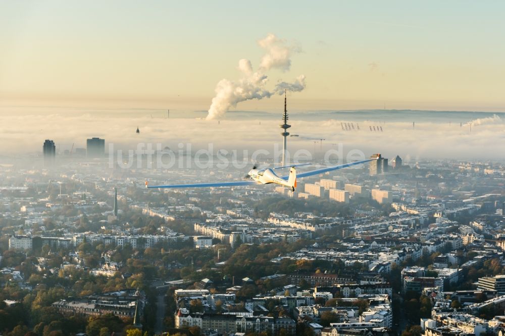 Luftbild Hamburg - Wetterlage mit schichtartiger Nebel- Bedeckung in Hamburg, Deutschland