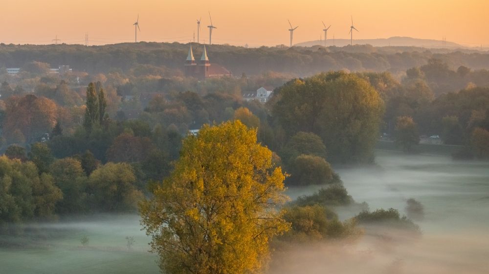 Hamm aus der Vogelperspektive: Wetterlage mit schichtartiger Nebel- Bedeckung in Heessen im Bundesland Nordrhein-Westfalen, Deutschland