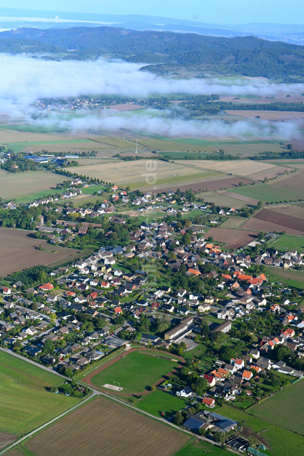 Luftaufnahme Deensen - Wetterlage mit Wolken in Deensen im Bundesland Niedersachsen, Deutschland