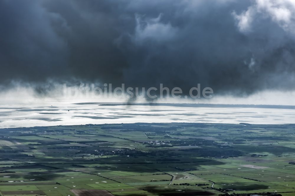 Luftbild Oevenum - Wetterlage mit Wolkenbildung über der Insel Föhr in Oevenum im Bundesland Schleswig-Holstein, Deutschland