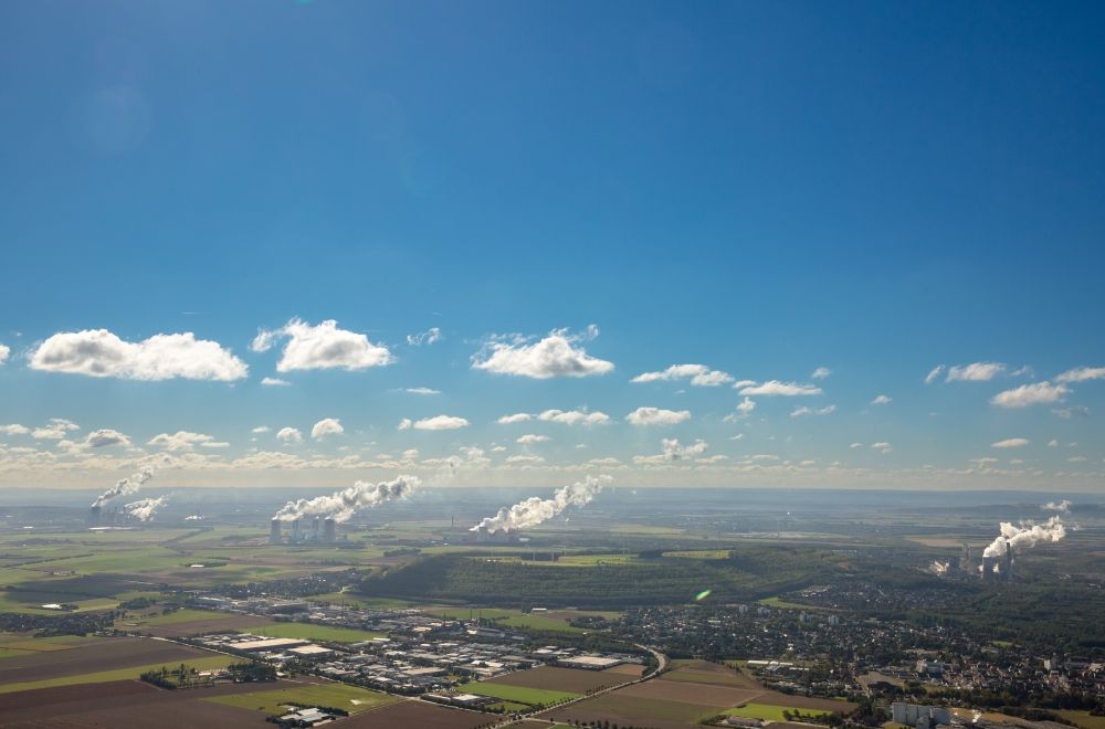 Luftbild Grevenbroich - Wetterlage mit Wolkenbildung über dem Ortsteil Frimmersdorf in Grevenbroich im Bundesland Nordrhein-Westfalen