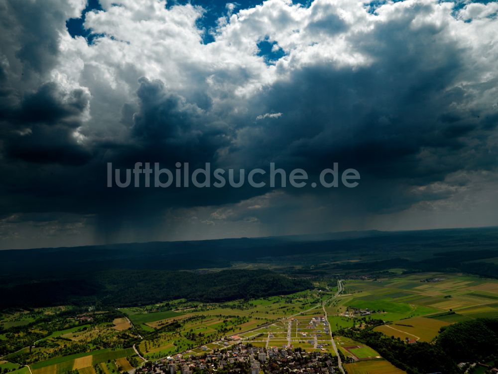 Luftaufnahme Dettingen - Wetterlage mit Wolkenbildung in Dettingen im Bundesland Baden-Württemberg, Deutschland