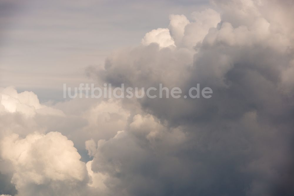 Luftaufnahme Elsdorf - Wetterlage mit Wolkenbildung in Elsdorf im Bundesland Nordrhein-Westfalen, Deutschland